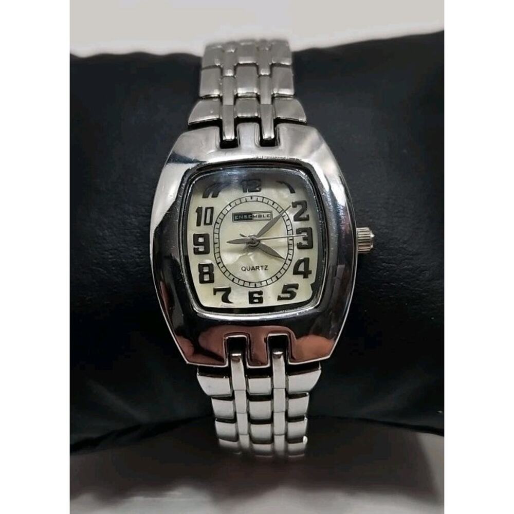 Ensemble Silver Tone Womens Watch New Battery W148